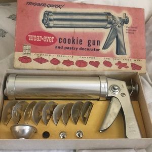 🦋2 for $15! Vtg wearEver Cookie Gun Pastry dec.